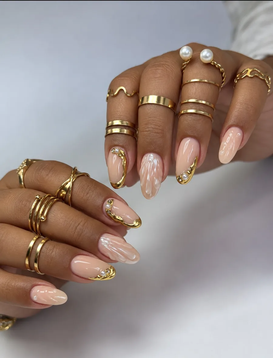 Pearl and gold swirl nail set